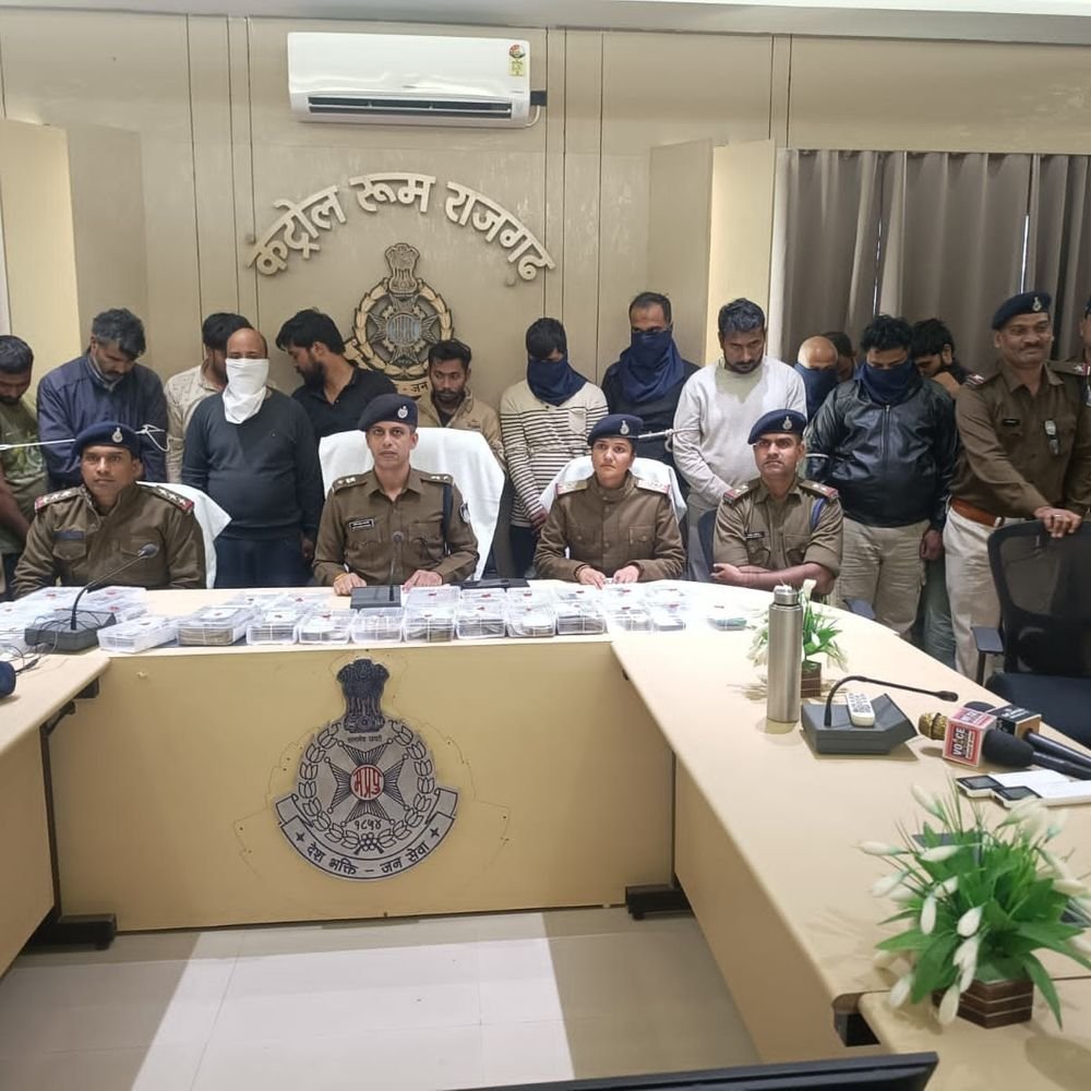 rajgarh-police-arrest-14-people-from-up:gang-defrauded-farmers-of-crores,-seized-cash-and-a-car-after-targeting-villages-directly