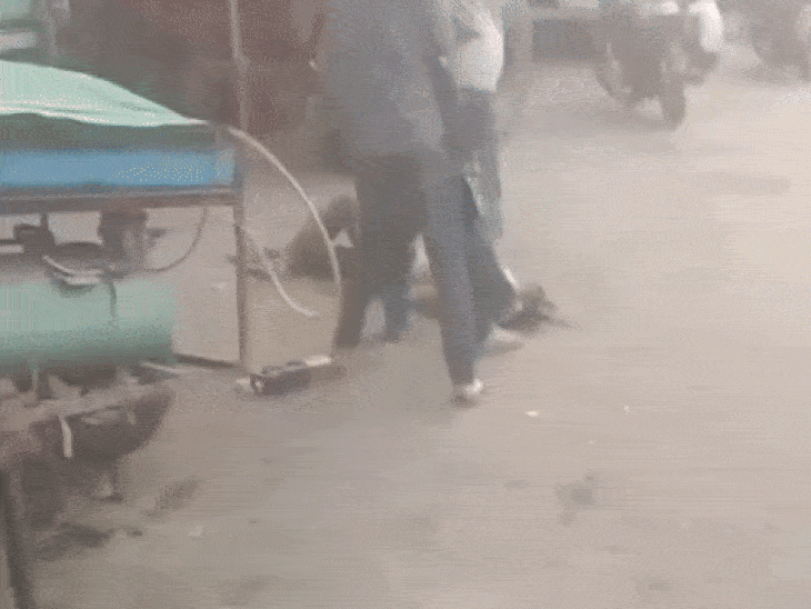 disabled-man-humiliated-in-mandideep-market-by-relatives:accused-urinate-on-victim,-onlookers-record-shameful-act;-2-taken-into-custody