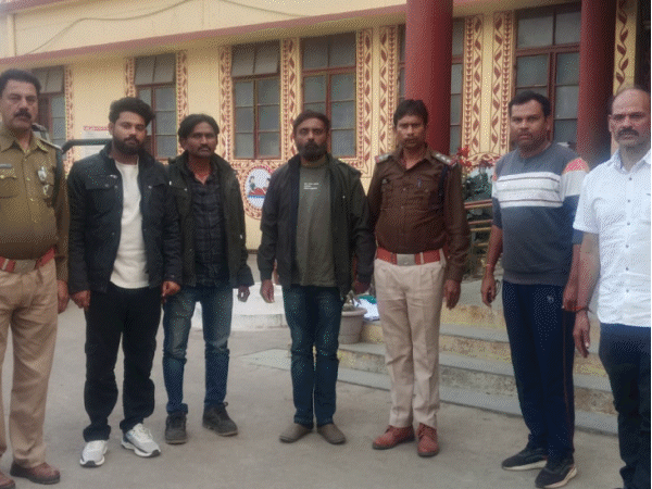 khandwa-police-arrest-doctor-behind-₹20-lakh-counterfeit-currency-racket:former-burhanpur-district-hospital-rmo-named-mastermind;-fake-notes-printed-inside-bhopal-travel-agency