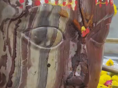 1200-year-old-pashupatinath-idol-shows-severe-damage-in-mandsaur:scratches-on-eyes,-broken-nose-and-peeling-vajra-lepa-reveal-urgent-need-for-fresh-restoration-work