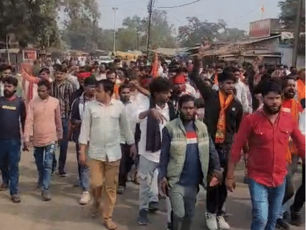 child-rape-case-protest-continues-in-obedullaganj-for-5th-day:mandideep-market-remains-shut;-cm-yadav-removes-raisen-sp,-accused-still-on-large