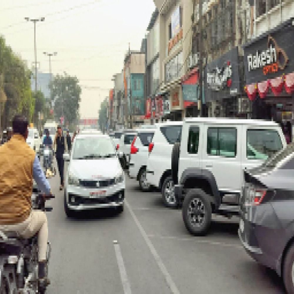 premium-parking-zones-leave-bhopal-choked-in-routine-jams:roadside-slots-slowing-regular-traffic-flow;-experts-question-need-for-such-scheme,-demand-uniform-rules