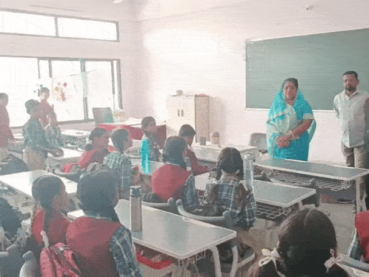 class-6-students-assaulted-in-balaghat-school:teacher-allegedly-made-children-lie-on-bench,-held-their-throats;-mla-reprimands-accused