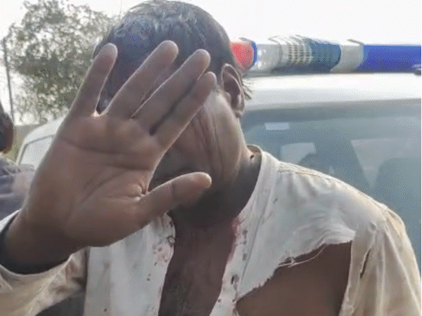 crowd-threw-stones-beat-police-with-sticks-in-rajgarh:two-cops-injured-during-1.5-hour-seige;-team-had-gone-to-arrest-kidnapping-accused