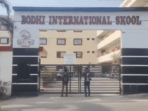 8th-class-student-jumps-from-school-building-in-ratlam:management-calls-parents-after-finding-mobile-phone-shortly-before-student-leaps-from-3rd-floor