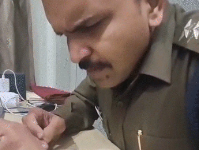 ‘police-or-cyber-cell,-doesn’t-matter,-just-give-me-otp’:cyber-fraudster-attempts-to-dupe-bhind-inspector;-officer-engages-him-for-20-min-call-to-trace-location