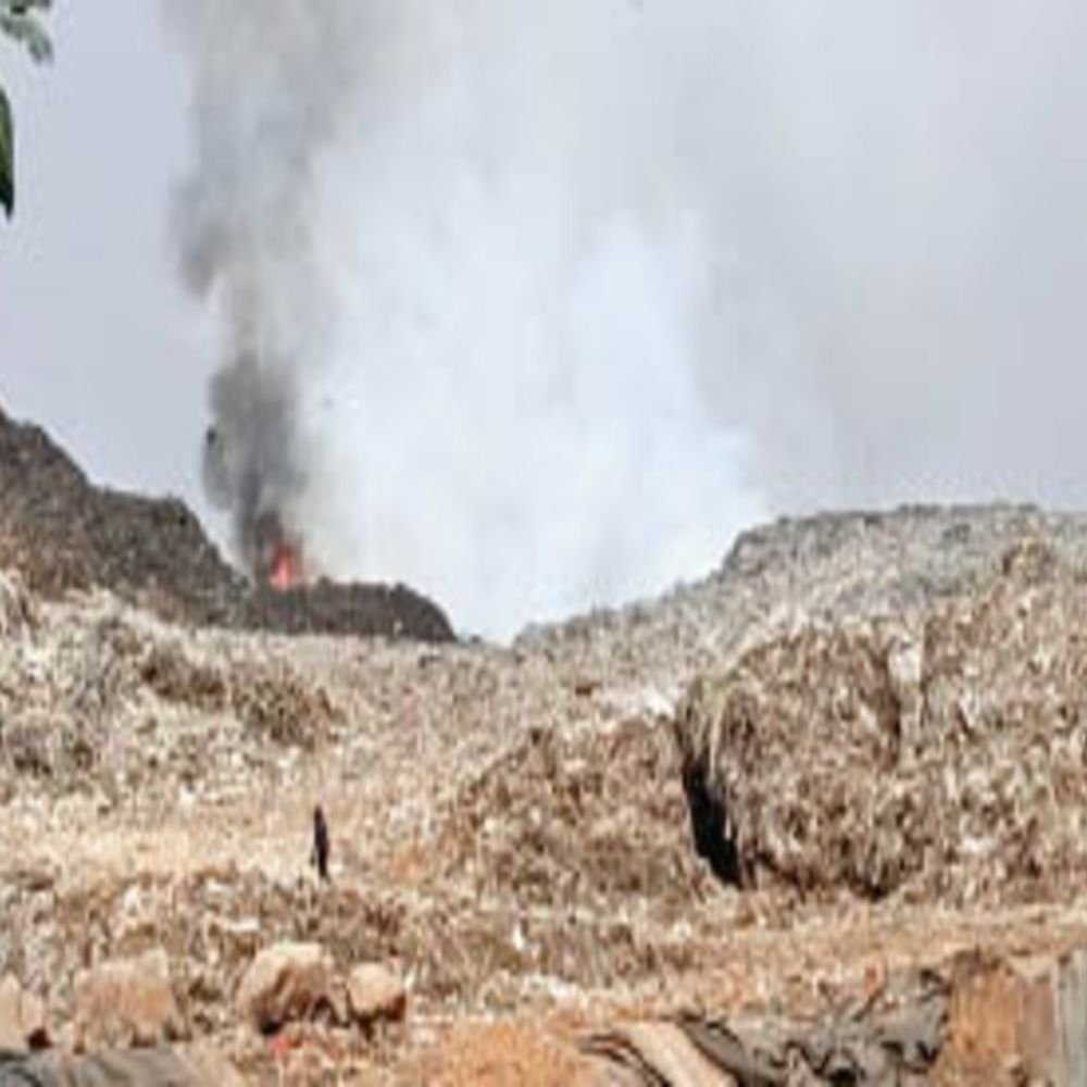 bhopal-landfill-fires-to-cost-contractors-₹10-lakh-daily:civic-body-imposes-penalty-over-failure-to-extinguish-blaze-within-2-hours;-55-incidents-in-past-8-years