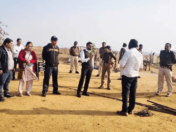 sir-reveals-50-families-in-jabalpur-holding-multiple-aadhaar-cards:administration-evicts-nomadic-banjara-settlers-living-in-tents-on-government-land