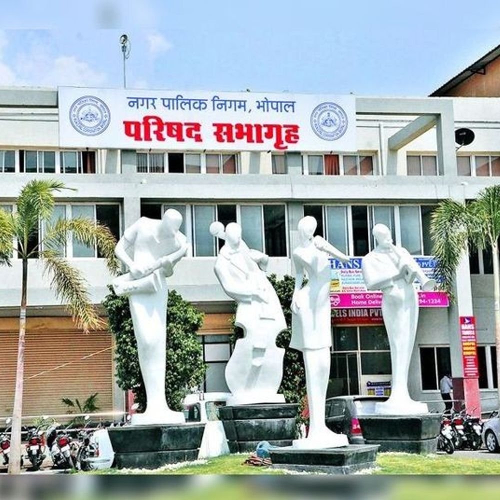 75-engineers-in-bhopal-made-blo-assistants-as-punishment:municipal-commissioner-takes-action-over-negligence-in-civil-work;-sir-digitization-work-assigned