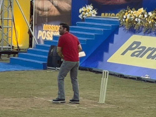 ms-dhoni-attends-mission-possible-event-in-vadodara:thala-arrives-at-parul-university,-reveals-mantra-for-his-cool-composure