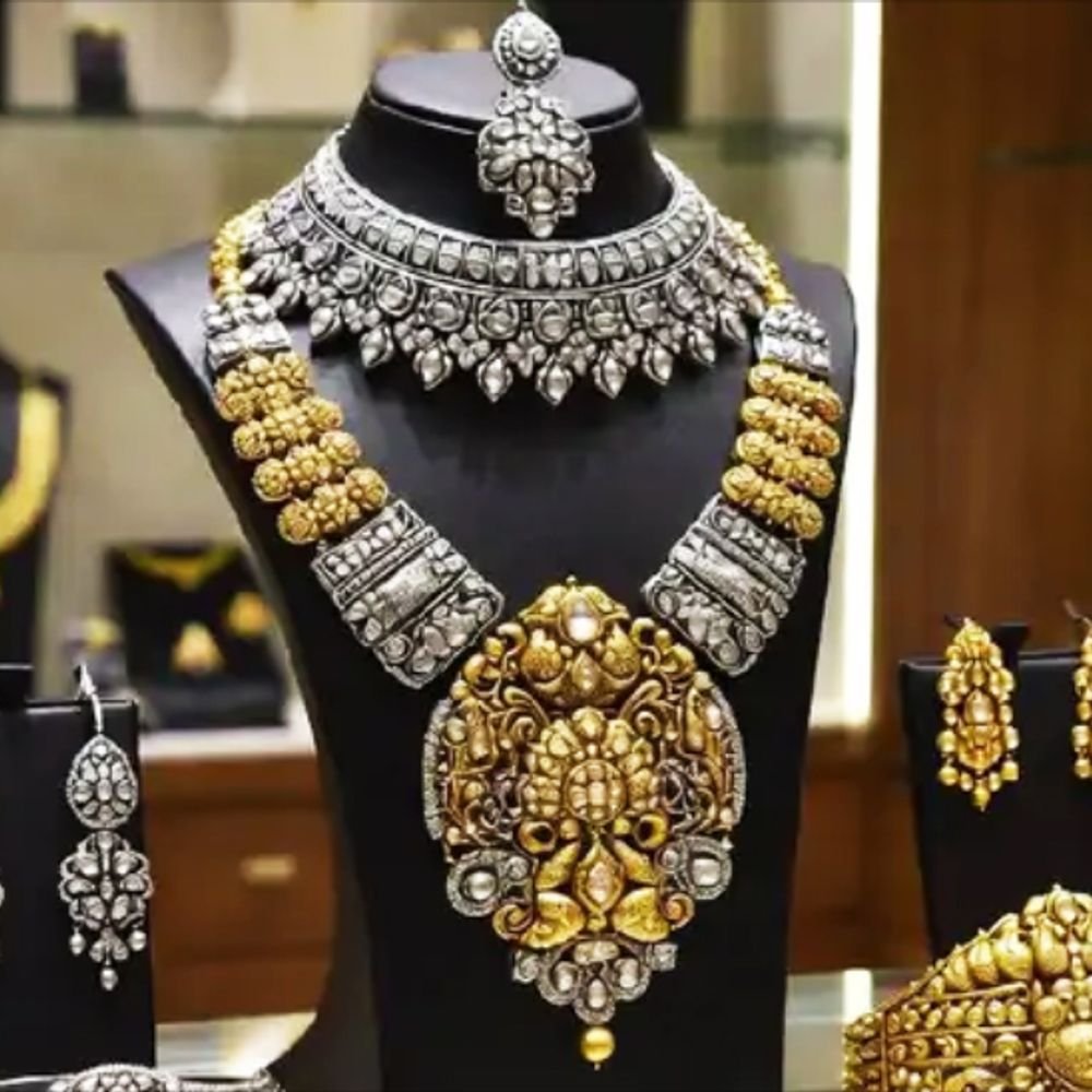 silver-hits-all-time-high-today:jumps-₹900-to-₹1.79-lakh/kg;-gold-also-rises-to-₹1,28,691-per-10-grams