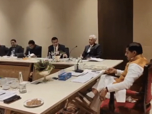 cm-mohan-yadav-reviews-dept-work-in-khajuraho:to-chair-cabinet-meet-and-launch-development-projects;-food-minister-slams-congress,-says-allies-vanish-after-joining-hands