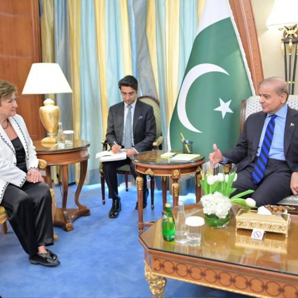 imf-approves-₹11,000-crore-loan-for-pakistan:nation-seen-as-stabile-despite-global-economic-challenges;-debt-load-rises-to-₹22-lakh-crore