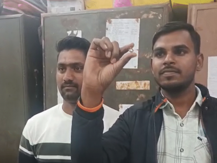 friends-turn-lakhpatis-after-finding-diamond-in-panna:discovers-gem-worth-over-₹50-lakh-in-mine-set-up-20-days-earlier;-plans-to-use-amount-for-sisters’-wedding