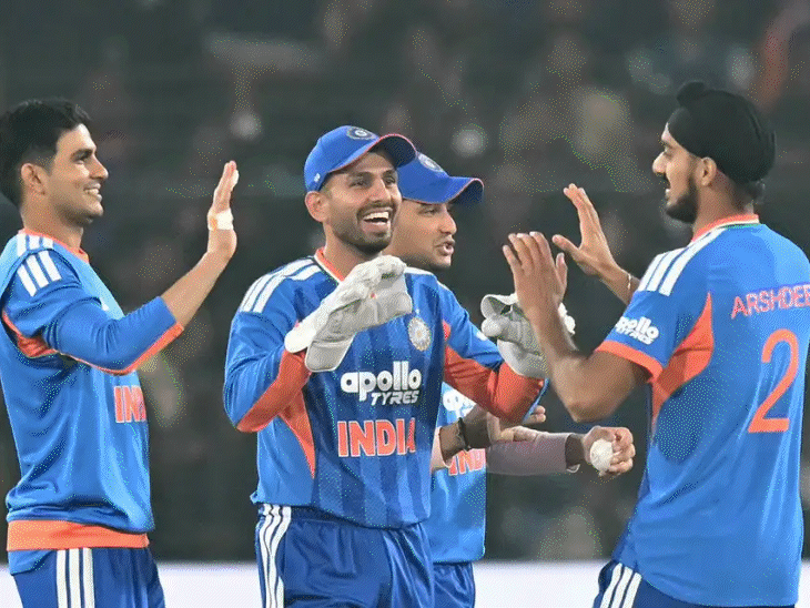 watch-|-tilak-varma’s-six-out-of-the-park:hardik-pandya-completes-half-century-with-six-in-cuttack,-jansen’s-diving-catch;-arshdeep-removes-de-kock-for-duck