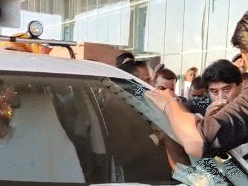 union-minister-scindia’s-flight-delayed-by-hour-at-delhi-airport:says,-‘i-too-waited-as-a-passenger’,-amid-ongoing-indigo-flight-disruptions;-arrives-in-gwalior