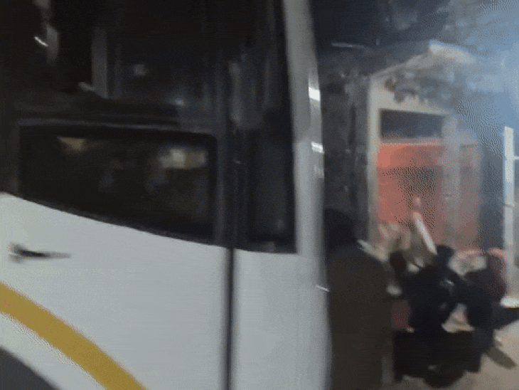 car-gets-minor-hit,-bus-driver-abducted-by-chasing-4-km:victim-beaten-in-front-of-passengers,-police-take-3-hrs-to-rescue-him-after-getting-alert-on-dial-112