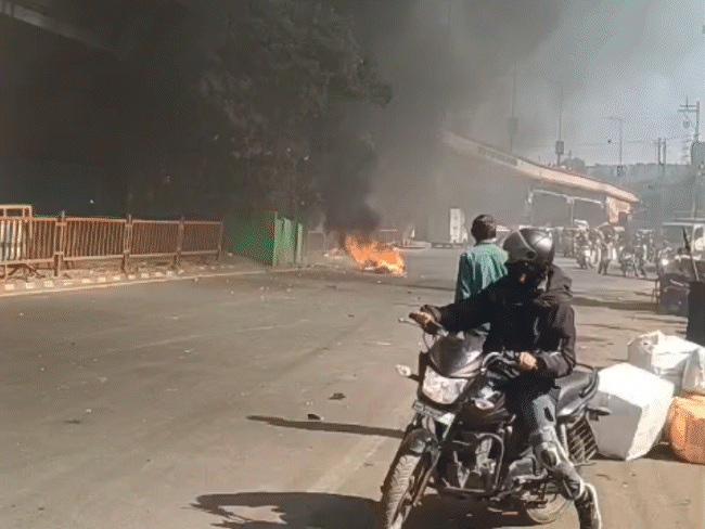 fire-erupts-beneath-bhopal’s-lalghati-flyover:blaze-intensified-by-lights-and-waste-below,-douse-off-after-3-hours