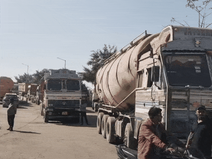 ambulance-delay-costs-unborn-child’s-life:vehicle-stuck-in-maihar-and-satna-for-hours;-family-protests-after-pregnant-woman-couldn’t-reach-hospital-on-time