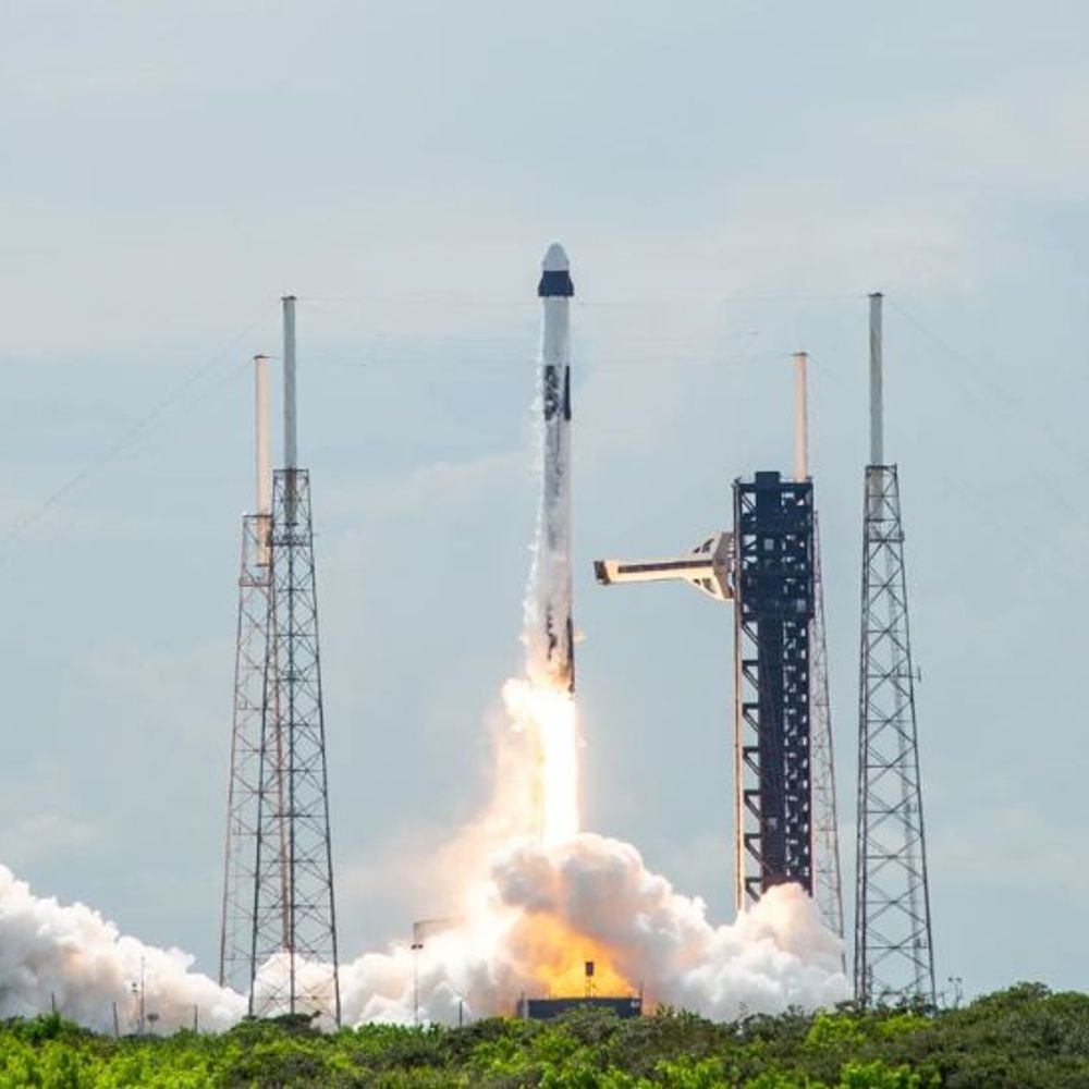 spacex-valued-at-$800bn,-becoming-world’s-most-valuable-private-company:sets-share-prices-at-$421-in-secondary-offering,-eyes-ipo-in-2026