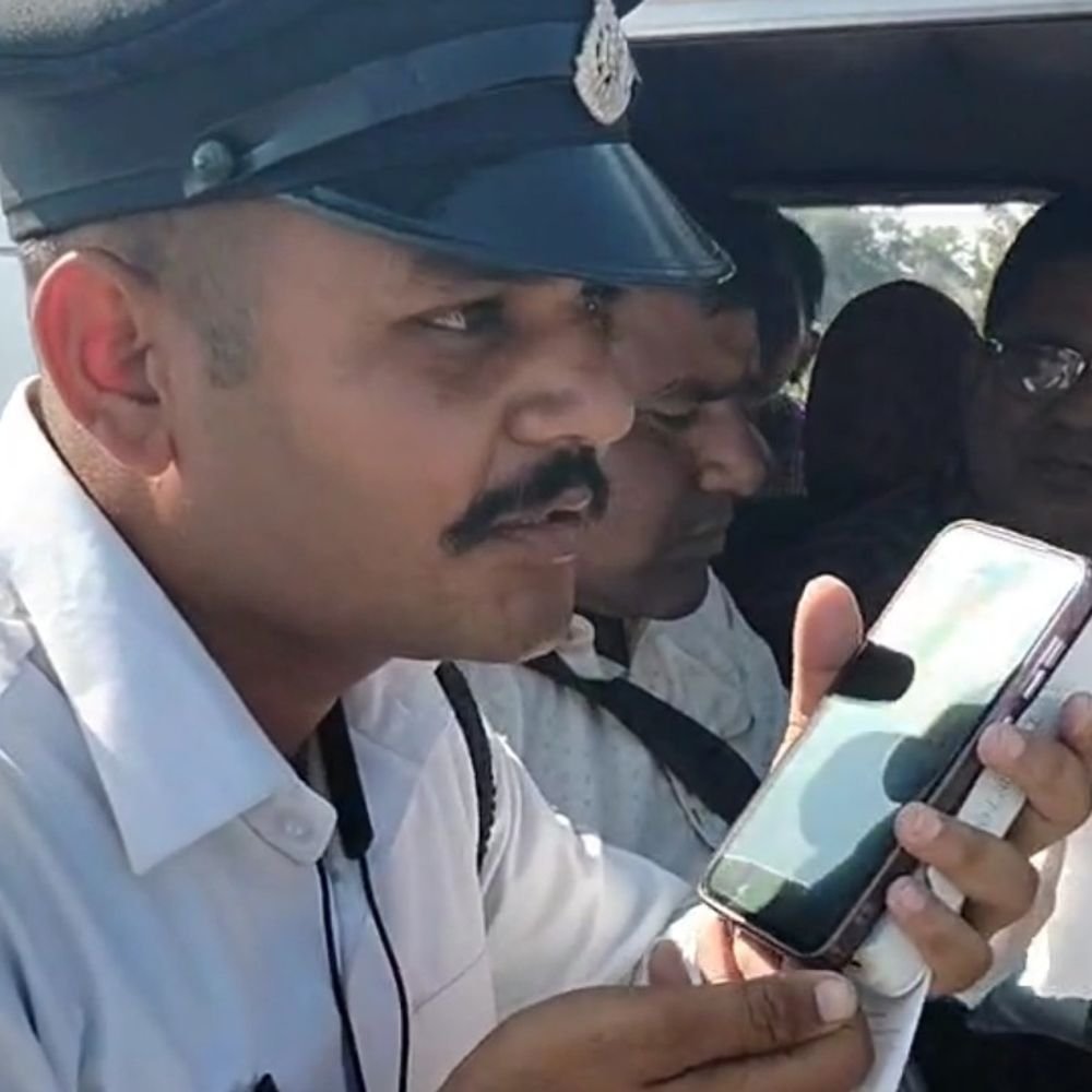 police-constable’s-5-year-old-son-‘accused’-in-fake-case:burhanpur-cop-receives-extortion-call-demanding-₹1.7-lakh;-constable-foils-scam,-warns-public-about-cyber-fraud