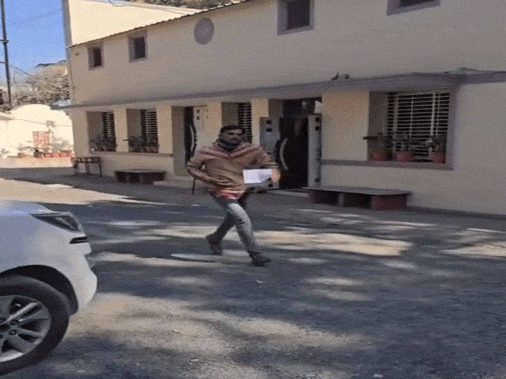 mppsc-food-safety-officer-exam-2025-begins:candidates-rush-till-last-minute-as-examination-is-conducted-simultaneously-across-four-cities-statewide-centres