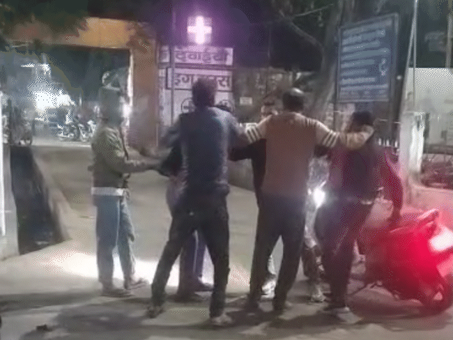 father-attacked-while-rushing-to-save-son:carrying-blood-bottle-to-hospital,-video-shows-5-youths-assault-him-over-alcohol;-as-boy-remains-in-icu