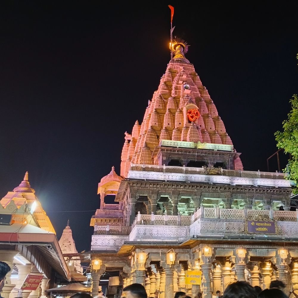 mahakaleshwar-committee-makes-mahakal-corridor-woman-friendly:1,100-female-employees-undergo-training-to-enhance-safety-and-accessibility-for-females-visiting-temple