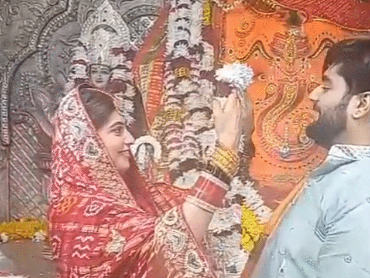 indore-mla’s-son-enters-khajrana-temple’s-sanctum-despite-ban:exchanges-garland-with-wife-in-restricted-area;-video-surfaces