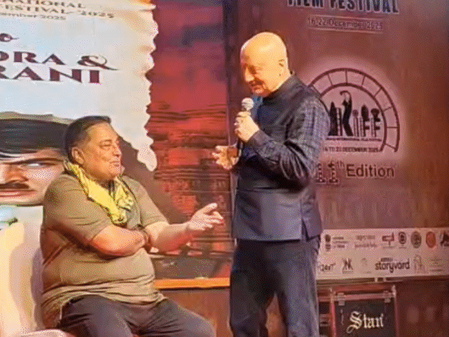 anupam-kher-repays-45-year-old-debt-at-khajuraho-international-film-festival:veteran-actor-gives-₹500-to-raja-bundela-on-stage,-calls-him-a-close-friend