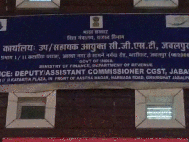 cbi-traps-cgst-officials-red-handed-in-jabalpur:superintendent-and-inspector-arrested-while-accepting-₹4-lakh-bribe-over-oyo-transactions
