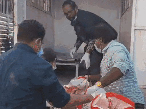 couple-found-dead-inside-home-in-indore:man-on-bed,-woman-in-bathroom;-bodies-suspected-to-be-15-days-old,-probe-on