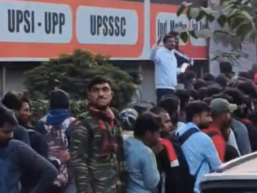 5-लाख-सब्सक्राइबर-होने-पर-5-हजार-छात्रों-का-भंडारा:कोचिंग-सेंटर-के-यू-ट्यूब-चैनल-की-लोकप्रियता-बढ़ने-पर-आयोजन,-15-km.-लंबी-लाइन-लगी