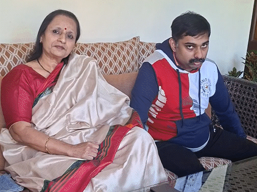 neuro-experts-giving-music-therapy-to-patients:indore’s-nikhilesh-received-therapy-in-america-30-years-ago;-his-understanding-developed