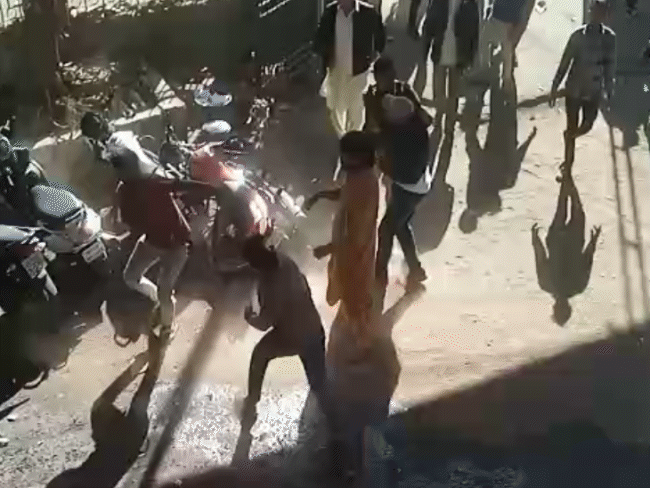 minor-his-uncle-assaulted-inside-bhopal-police-station:attackers-angry-over-car-repair-work,-charge-on-victims-as-they-arrive-to-file-complaint