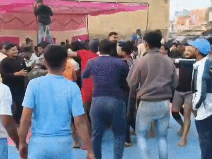 kabaddi-match-turns-violent-in-chhatarpur:chairs-hurled-as-players-clash-before-state-minister;-police-step-in-to-defuse-tension