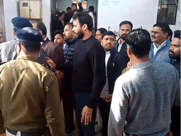 ‘jai-shri-ram’-slogans-raised-in-church,-chairs-thrown:locals-allege-disruption-by-hindu-group-in-jabalpur;-workers-claim-conversion-attempt
