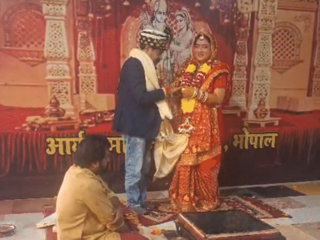 congress-leader-pallavi-speaks-out-after-marrying-bjp-leader-joshi:says,-‘second-marriage-is-not-a-crime’;-rituals-performed-in-presence-of-both-families
