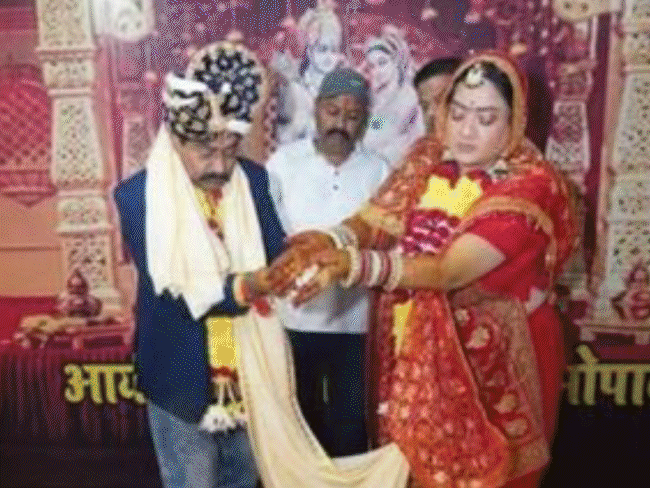 another-woman-steps-forward-in-ex-minister-deepak-joshi’s-marriage-dispute:claims-wife-status;-alleges-husband-was-honey-trapped