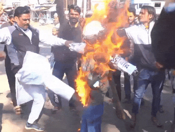 ‘bangladesh-violence-is-reaction-to-events-in-india’:digvijaya-singh-reacts-as-protest-erupts-in-bhopal;-bjp-mla-questions-cong-leader’s-loyalty-towards-nation
