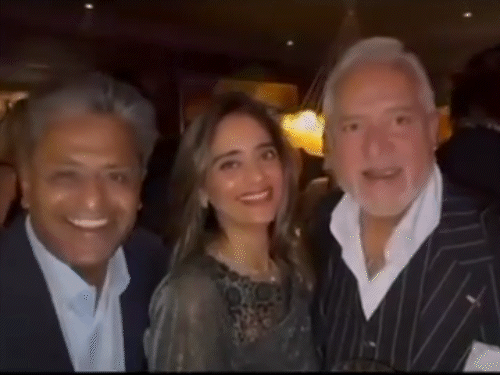 video-|-businessman-vijay-mallya-and-lalit-modi-spotted-together:call-themselves-india’s-‘two-biggest-fugitives’;-bombay-high-court-asks-when-mallya-will-return-to-india