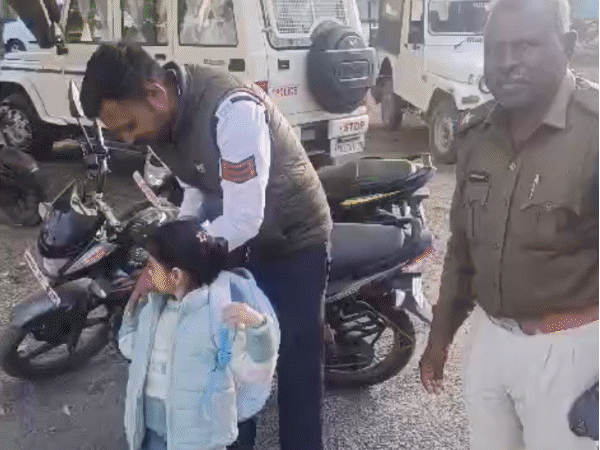 girl-loses-schoolbag;-asks,-‘how-will-i-do-my-homework?’:class-3-student-in-shujalpur-seeks-police’s-help;-cops-moved-by-her-dedication,-find-it-in-24-hours