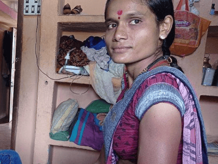 mother-and-two-sons-found-hanging-at-home-in-sagar:husband-discovers-bodies-after-returning-from-fields,-children-were-5-and-2-yrs-old;-police-probe-on