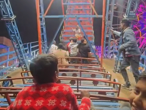 man-injured-after-performing-stunt-on-swing-at-gwalior-fair:video-exposes-safety-lapses-crowd-risk;-authorities-blame-each-other-over-operations