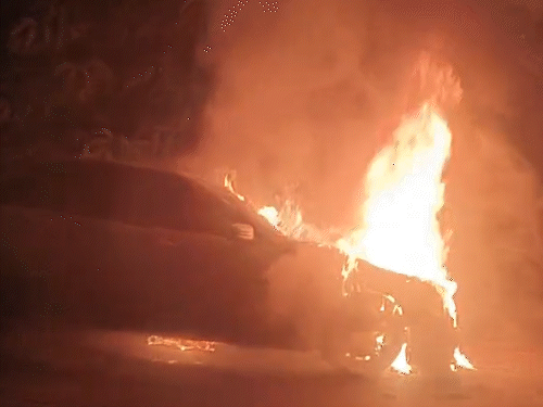moving-mercedes-bursts-into-flames-near-maihar:smoke-erupts-suddenly,-occupants-flee,-luxury-car-completely-gutted-on-nh-30