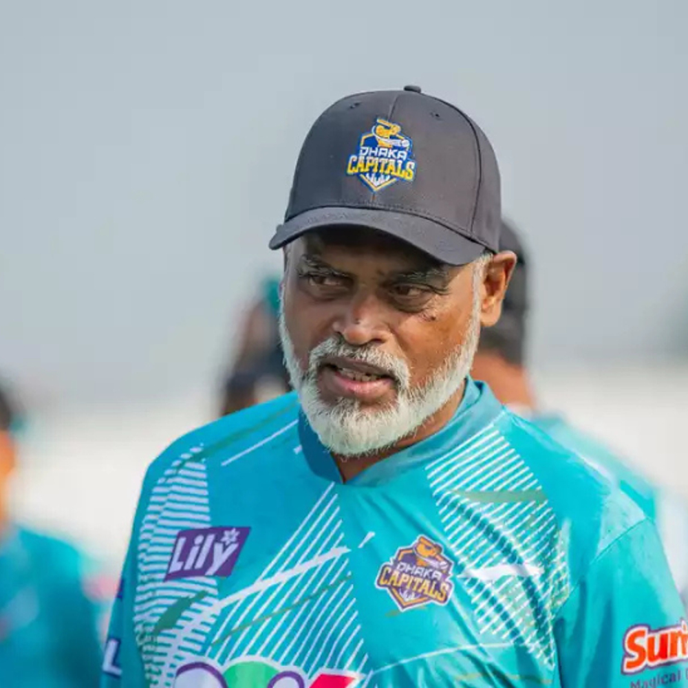 mahbub-zaki-dies-on-field-amid-bpl-2025-match:dhaka-capital’s-assistant-coach-collapsed-before-the-clash;-declared-dead-in-hospital-after-cpr