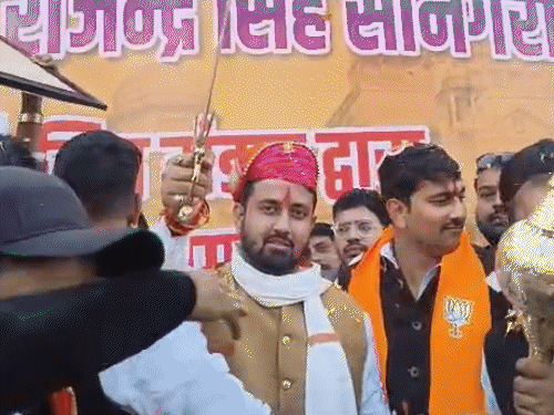bjym-state-chief’s-ratlam-visit-sparks-chaos:convoy-vehicles-collide,-stage-catches-fire;-sword-display-flower-shower-from-jcb-draw-attention