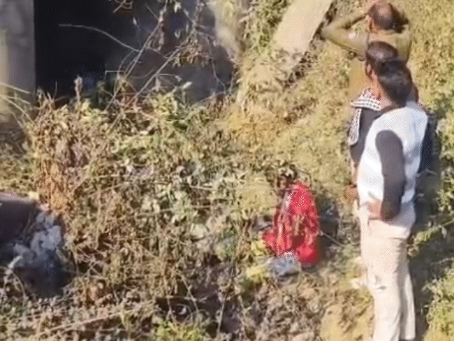 youth-travels-225-km-with-iron-rod-pierced-through-thigh:brother-and-sister-fall-from-betul-culvert-while-riding-bike;-referred-to-bhopal-for-micro-vascular-surgery
