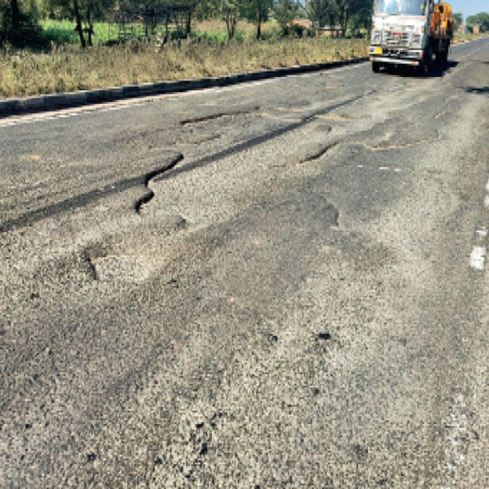 indore-ahmedabad-highway-tolls-collect-huge-sum:despite-160-crore-collected,-potholes-remain-widespread,-troubling-over-1-lakh-drivers-every-single-day