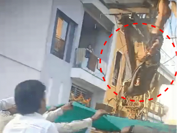 9-year-old-stuck-on-high-tension-line,-suffers-70%-burns:kite-retrieval-from-electric-pole-turns-tragic-in-indore;-second-similar-accident-in-a-week